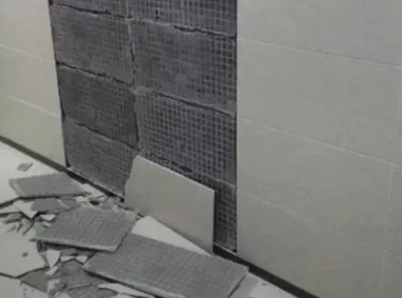 满城瓷砖空鼓维修公司分享下满城墙砖松动维修的知识